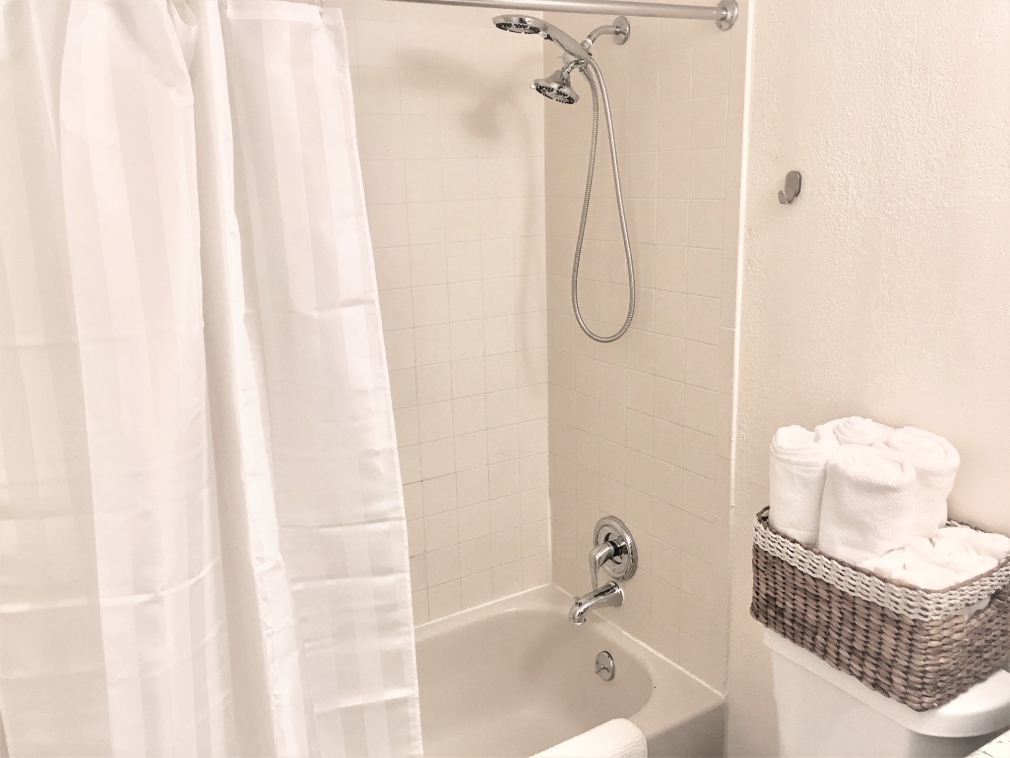 Lakeside Villa Orlando - private patio with blue chairs