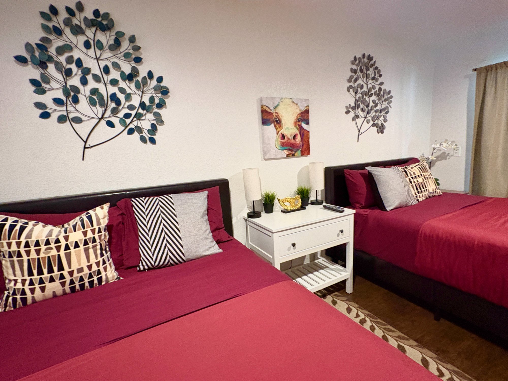 Lakeside Villa Orlando - bedroom with two full size beds