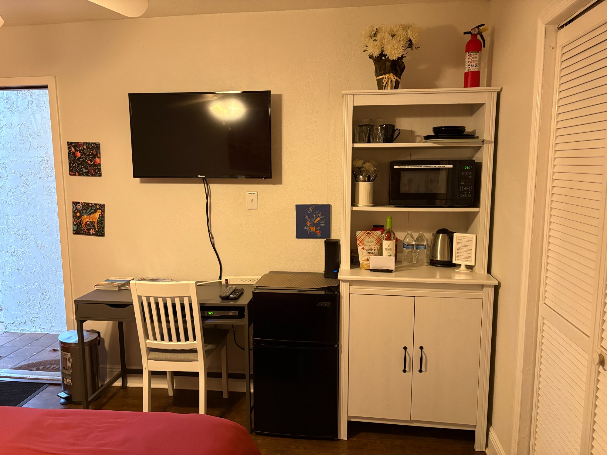 Private Lake Studio – living area